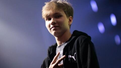 存在感拉满！狄龙半场15中8得到18分3助攻