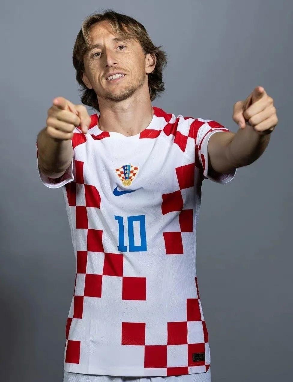 到底图啥呢？28岁边锋在利物浦毫无表现机会，却婉拒意大利豪门的邀约